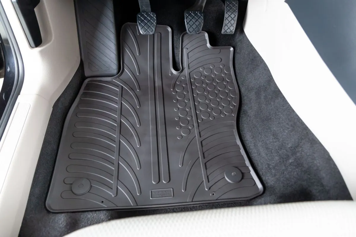 GledringUSA Custom Fit Fiat 500e floor mats for 2022-2024
