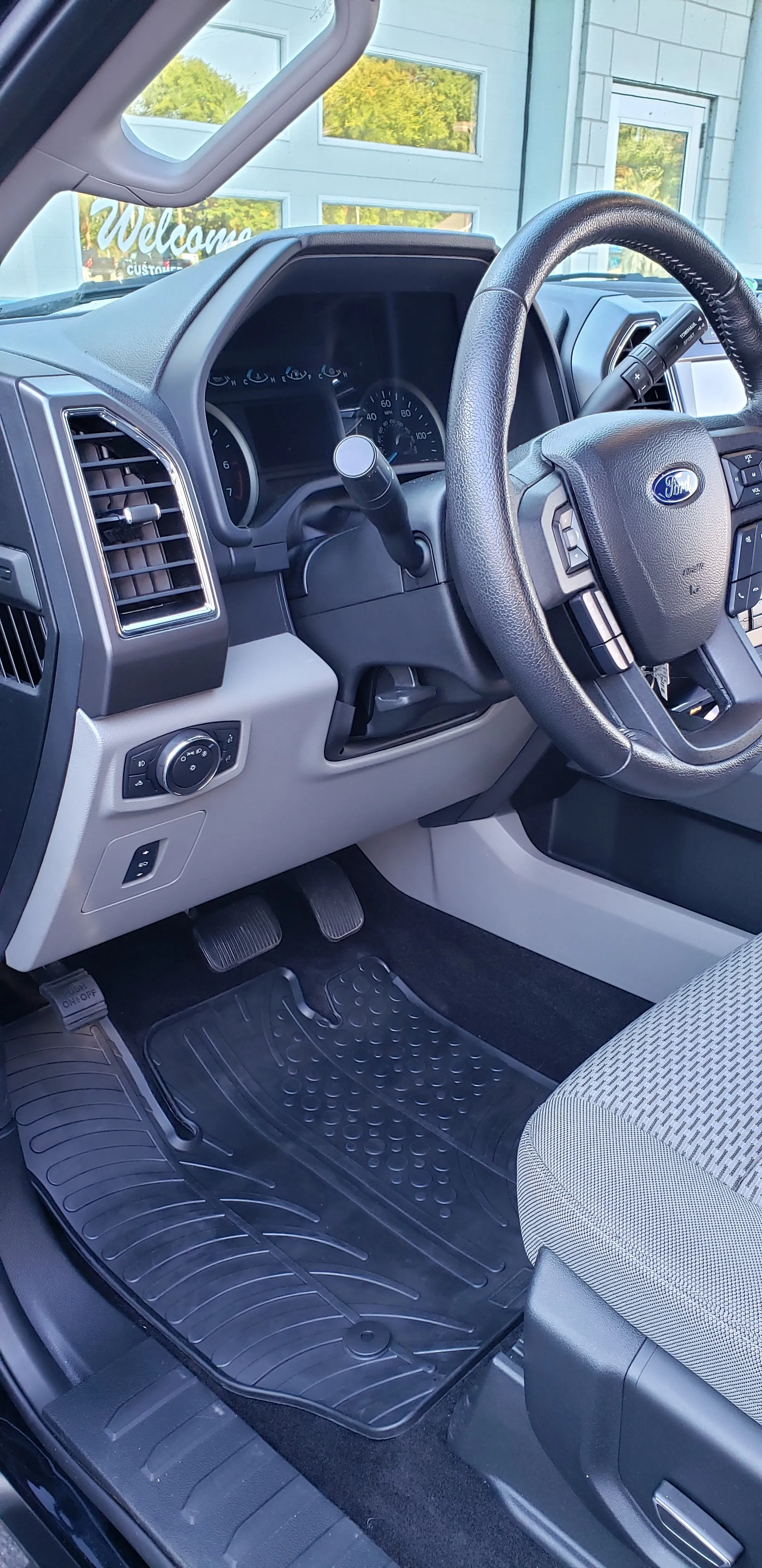 GledringUSA custom floor mats for Ford F-150 SuperCrew 2015-2024 & F-150 Raptor 2017-2020 (Carpet Floor, W/out Tool box)