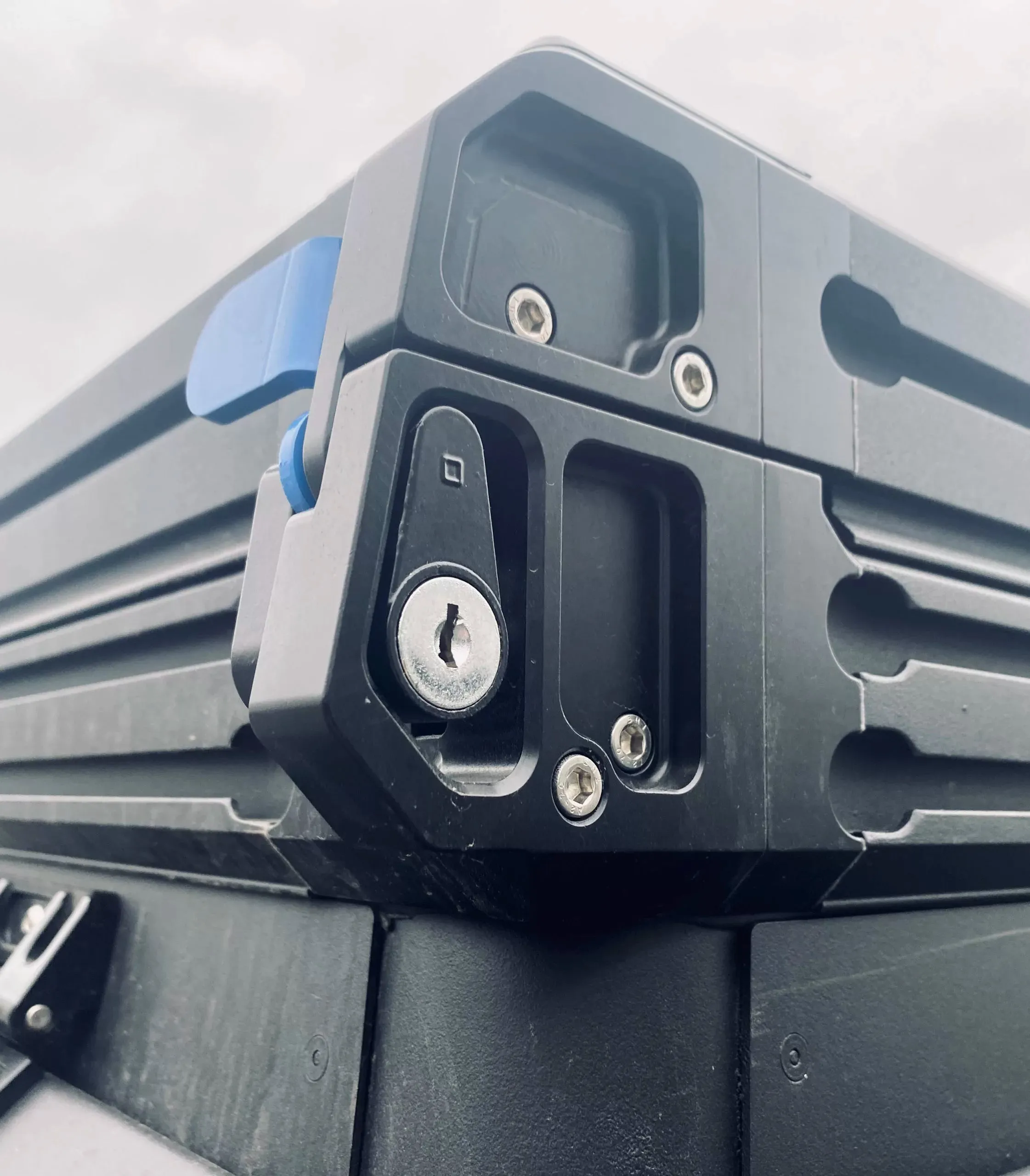 Tent Clamshell Locks