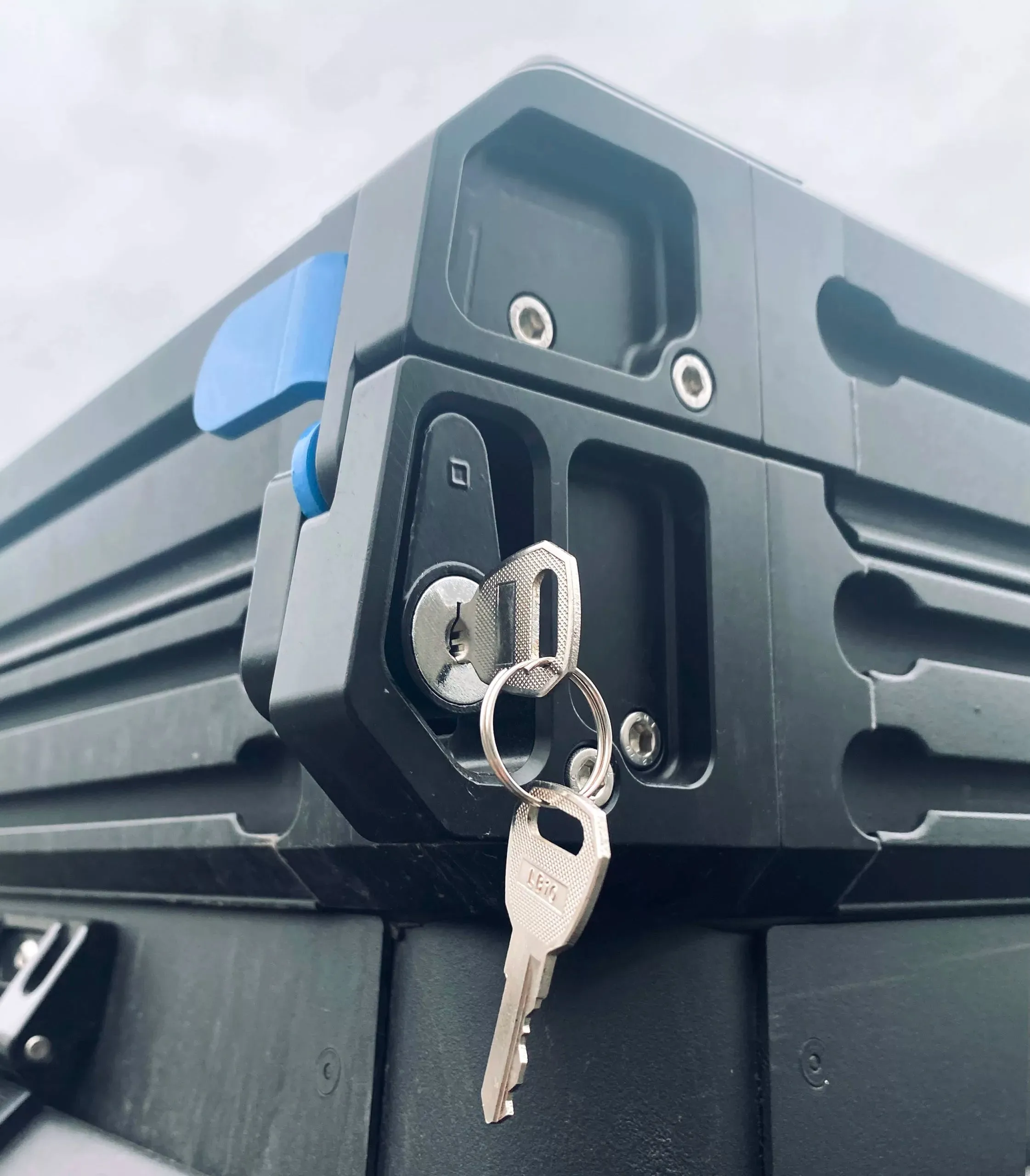Tent Clamshell Locks